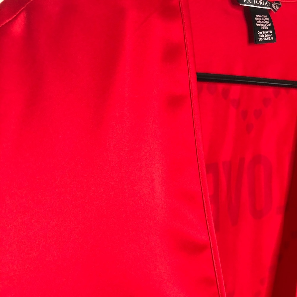 Victoria’s Secret Red Short-Sleeve Robe - Picture 5 of 6